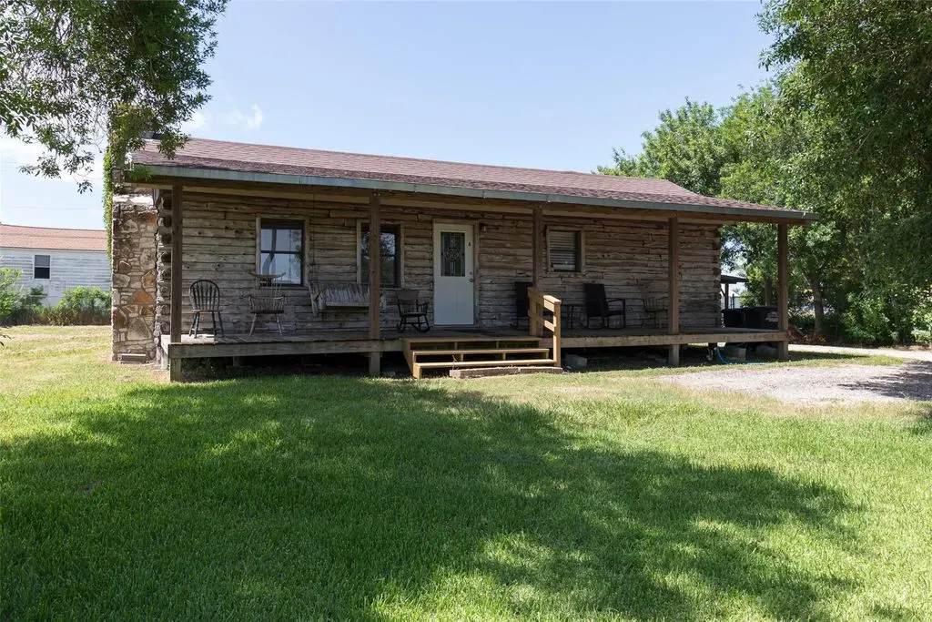 511 Commerce St, Palacios, TX 77465 exterior