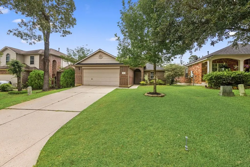 4908 Summer Rain Dr, Conroe, TX 77303